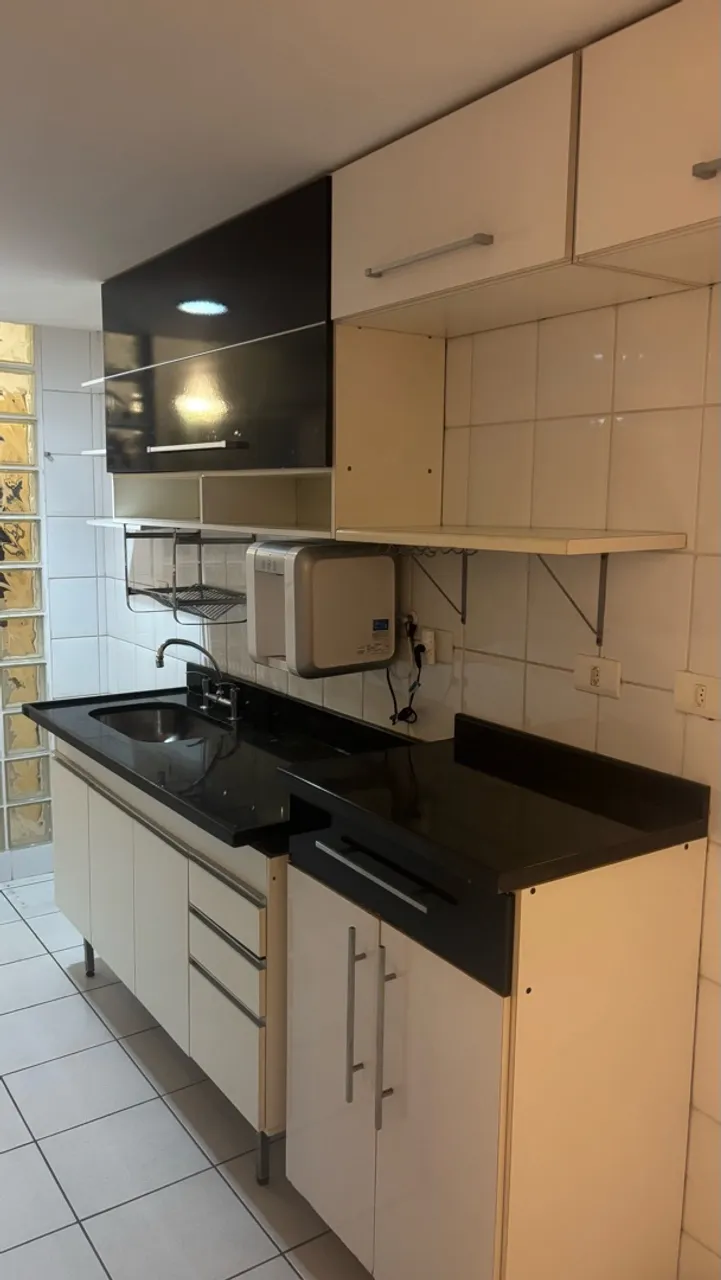 One-bedroom apartment in a building with a gym — photo 3