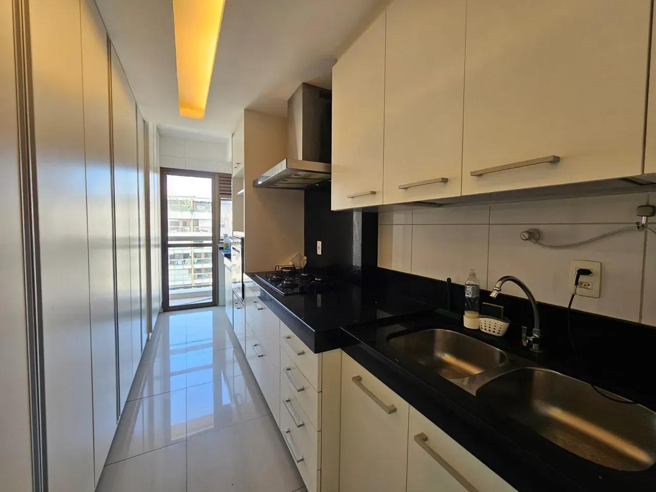 Apartment with separate gas kitchen and 4 bathrooms — photo 5
