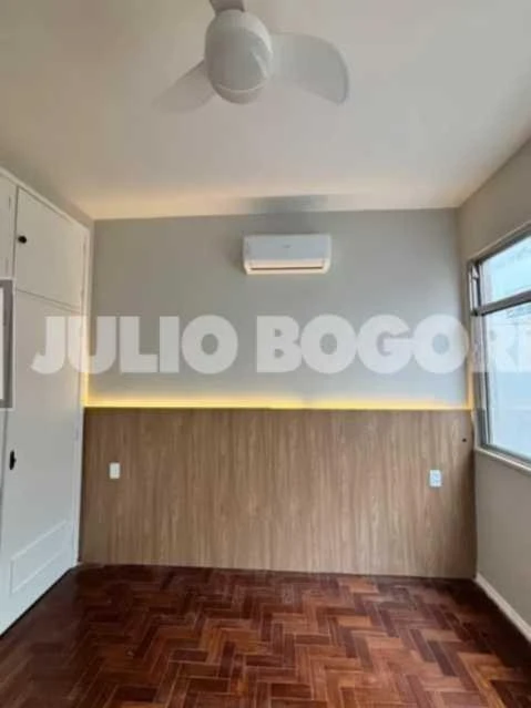 Wood or laminate floors in a 2-bedroom apartment, 65 m² — photo 6