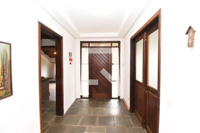 House with 4 bedrooms, 4 baths, and 5 parking spaces — photo 9