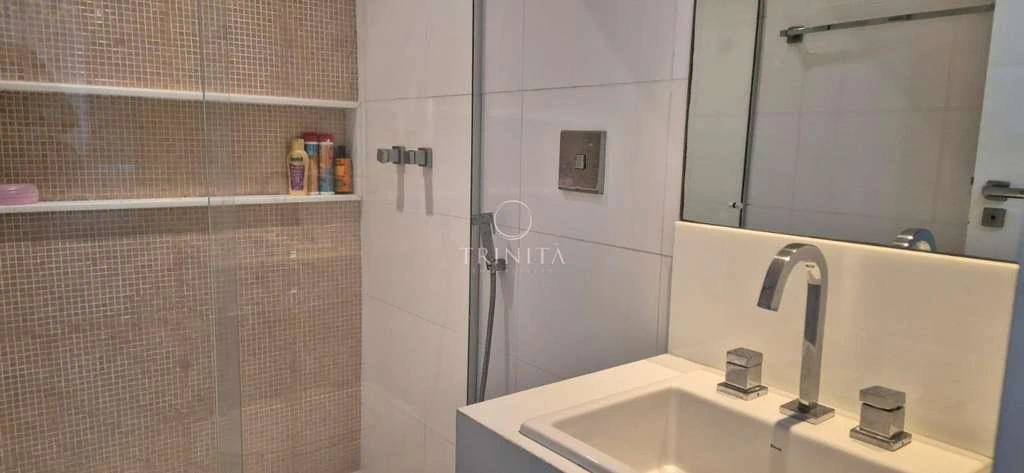 Furnished apartment with 4 en-suite bedrooms and balcony — photo 40