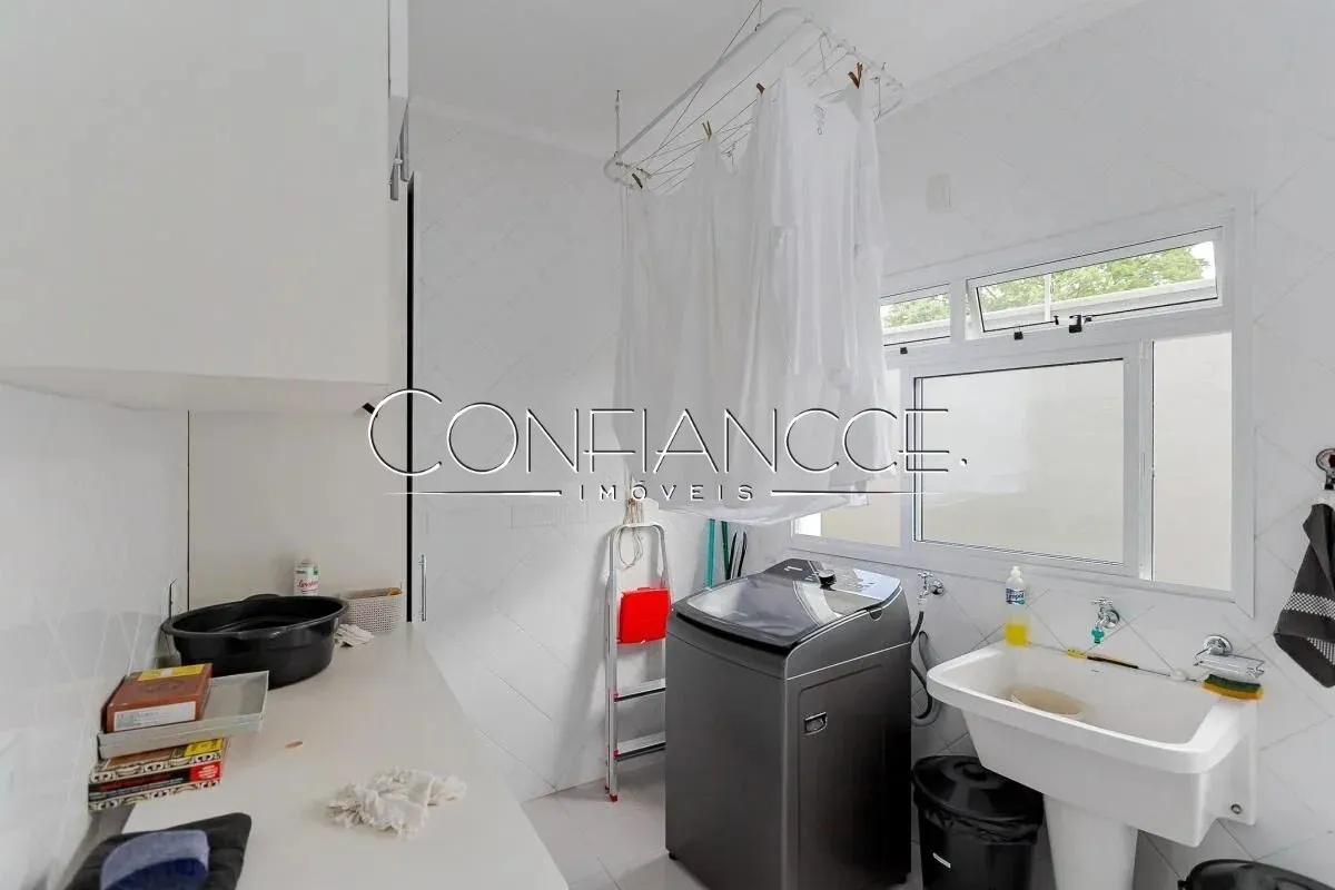 House with 4 en-suite bedrooms and 6 parking spaces — photo 34