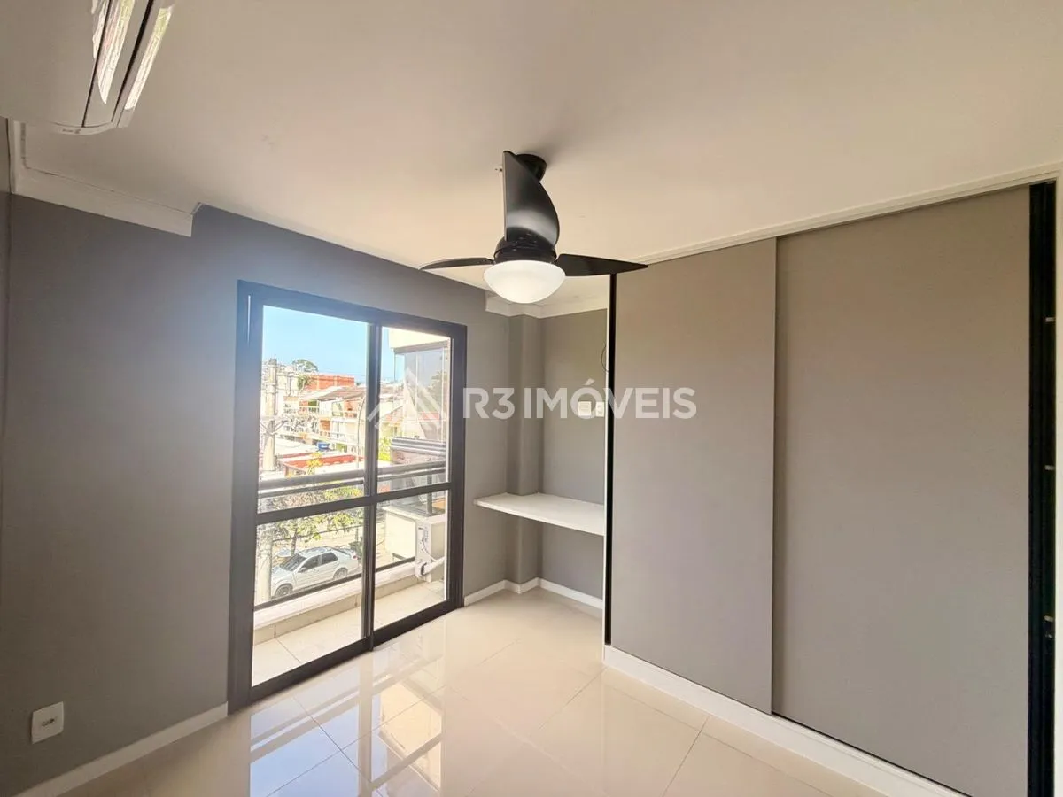 Floor-to-ceiling windows in a 3-bedroom apartment, 160 m² — photo 22