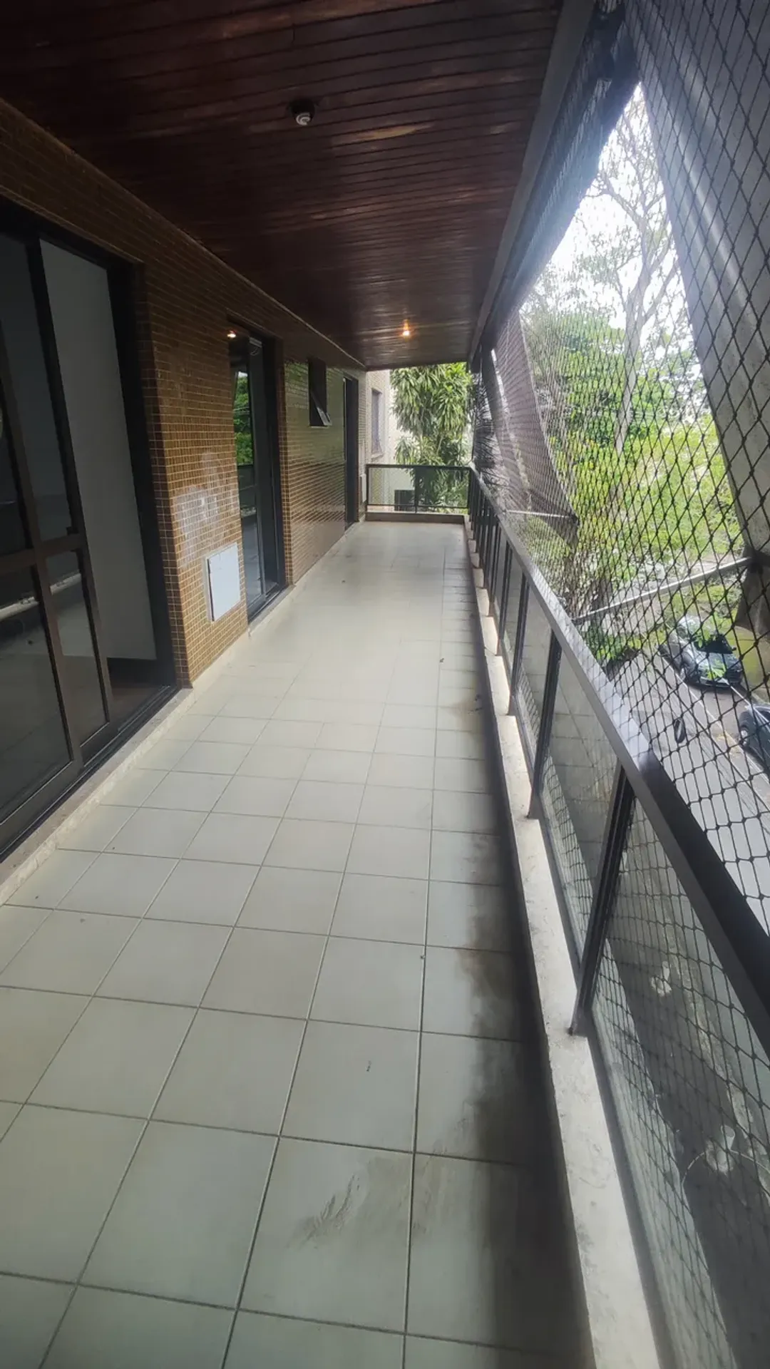 209 m² apartment with 3 bedrooms, 1 en-suite and 4 baths