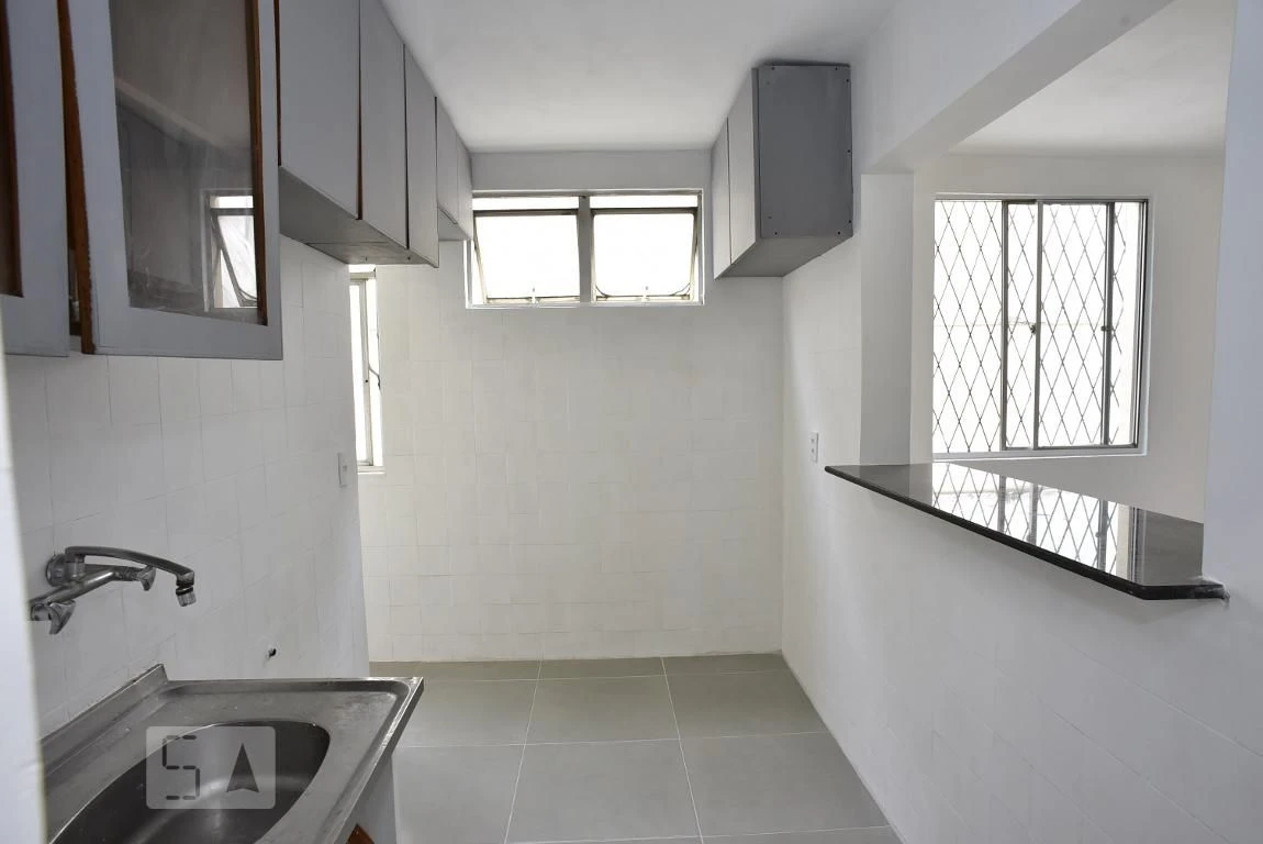 Apartamento sem mobília com 2 quartos e aceita pets