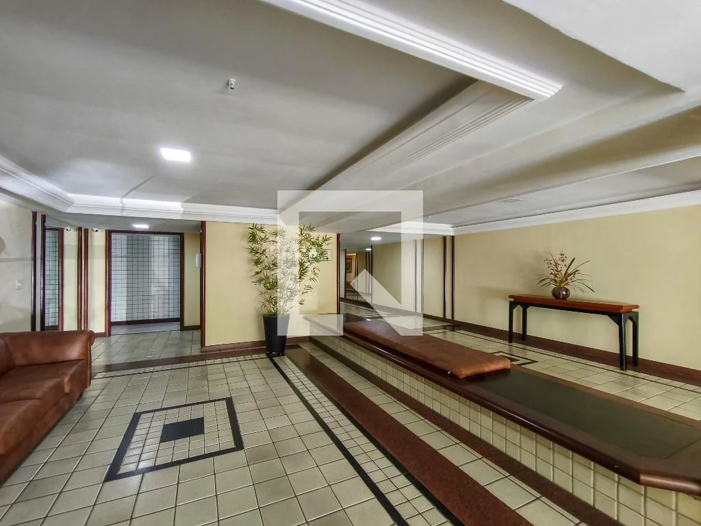 Furnished 4-bedroom apartment with balcony — photo 4