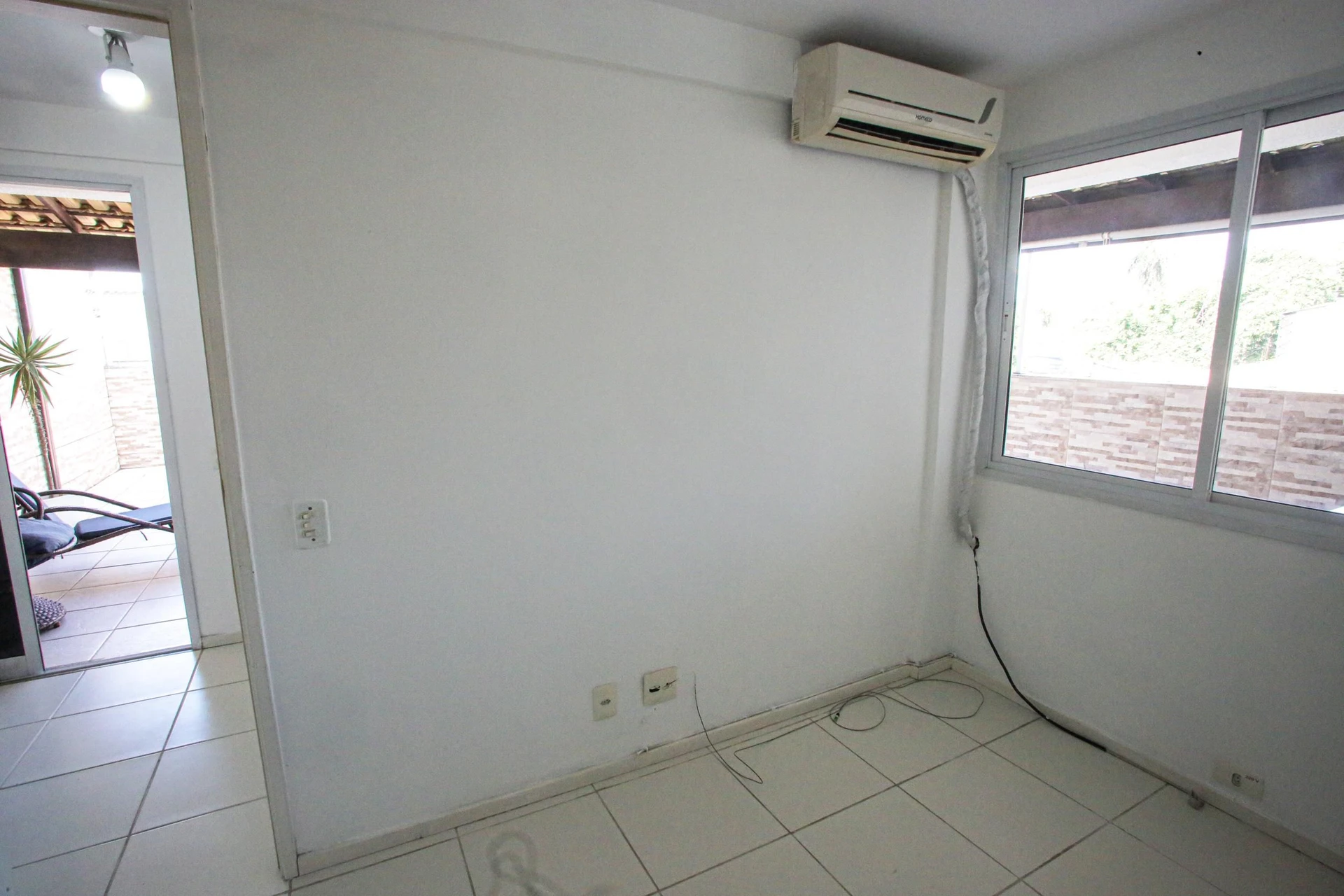 Glass-enclosed balcony in a 3-bedroom apartment, 131 m² — photo 47