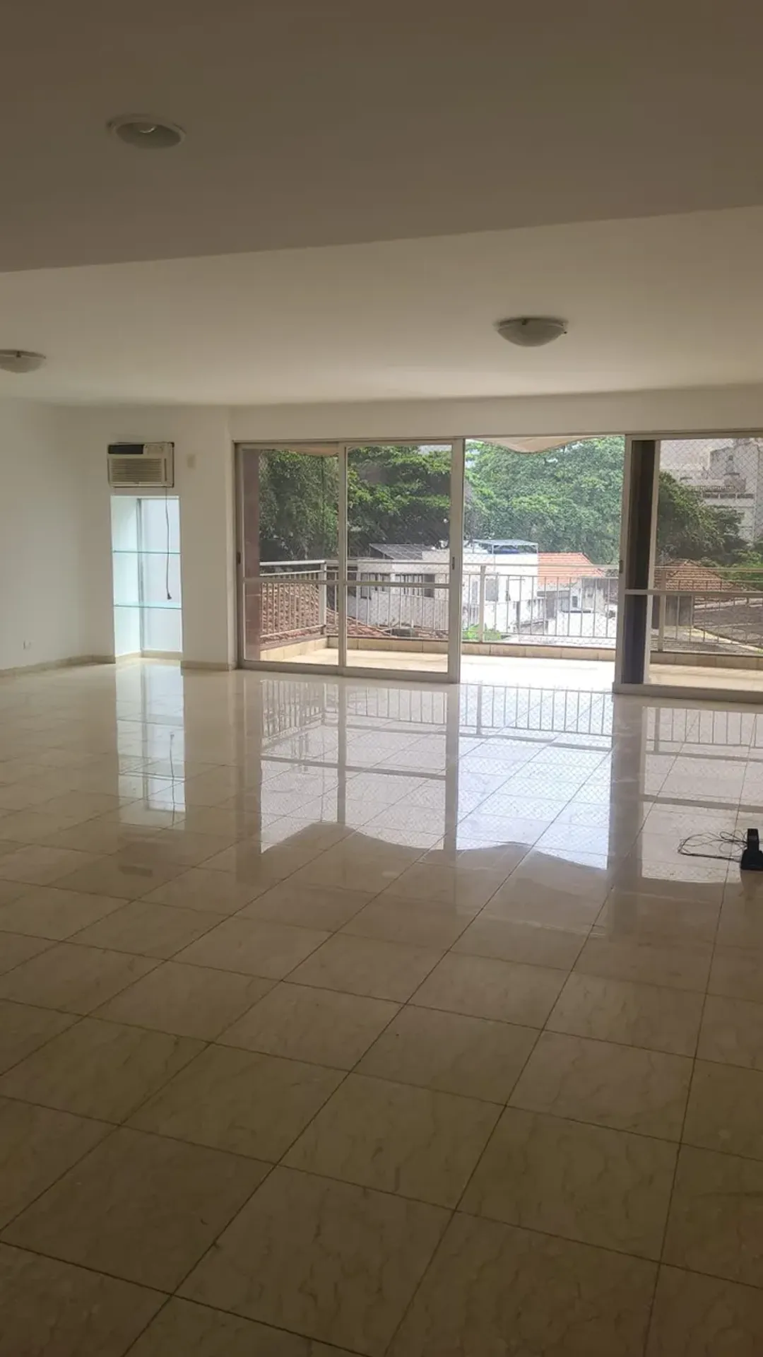 3-bedroom apartment with a bathtub in Rio de Janeiro — photo 5