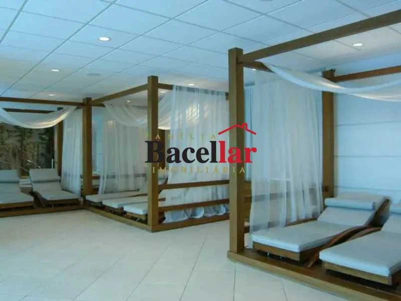 Furnished 203 m² apartment with enclosed balcony — photo 15