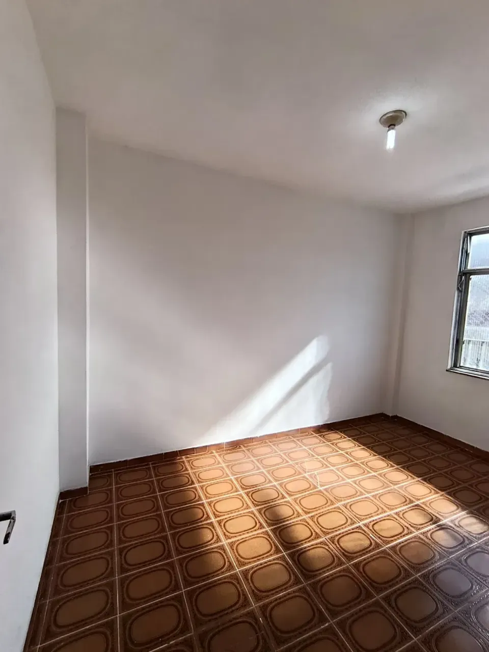 Apartment with 2 bedrooms and a glass shower enclosure — photo 10