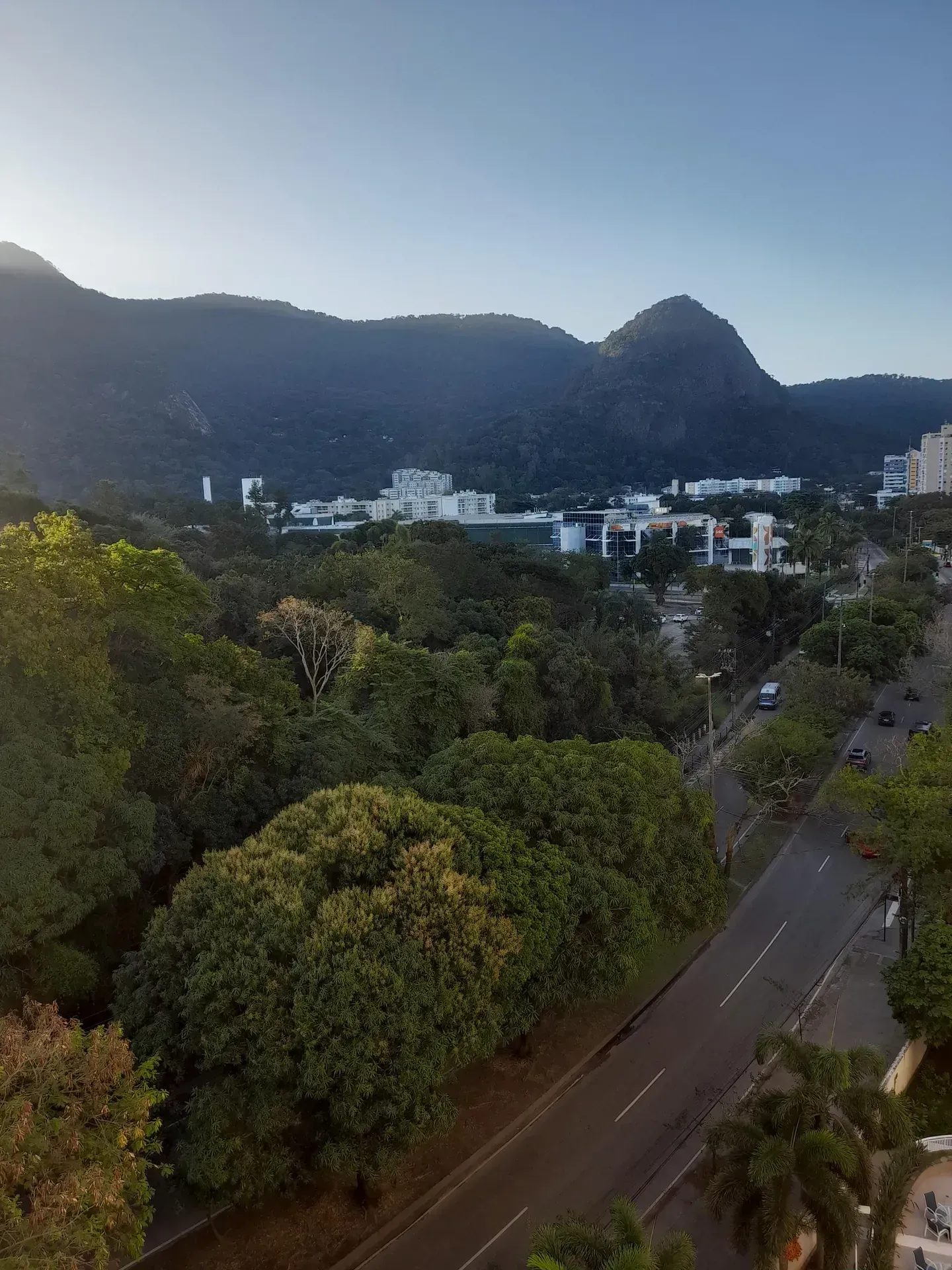 Apartamento com 2 quartos e varanda fechada de vidro — photo 39
