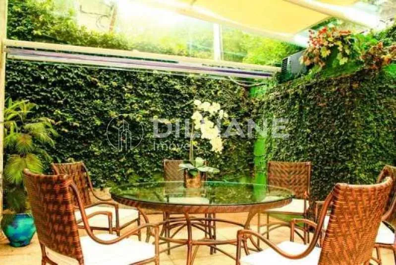 297 m² house with 6 bedrooms and 7 bathrooms — photo 15