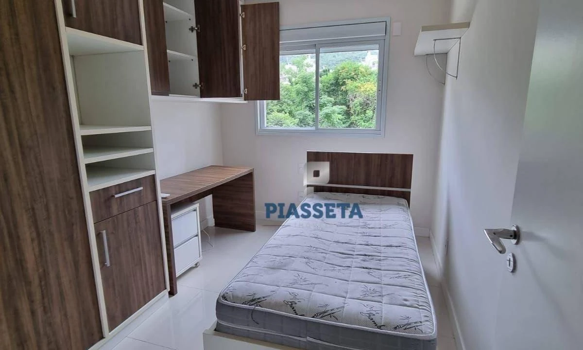 3-bedroom apartment in a building with a pool — photo 42