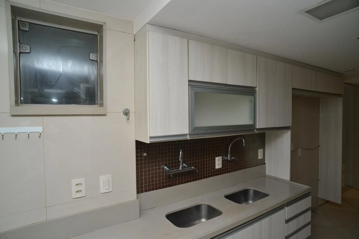 Ванна та 4 спальні: квартира 300 м² — photo 24