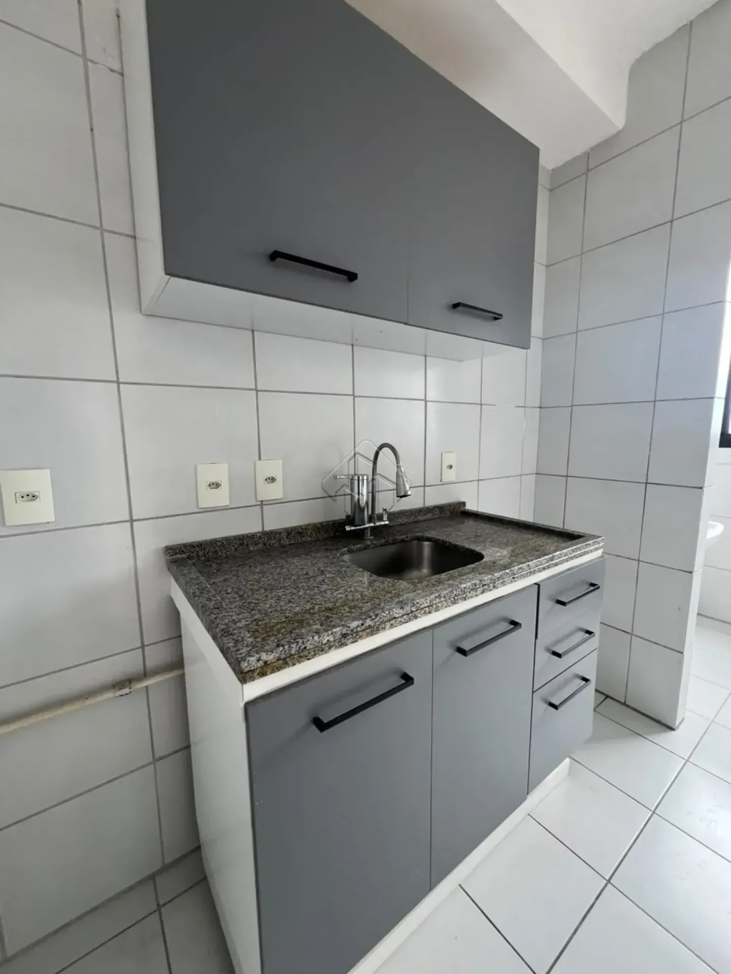 Apartamento de 2 quartos em condomínio com piscina — photo 4