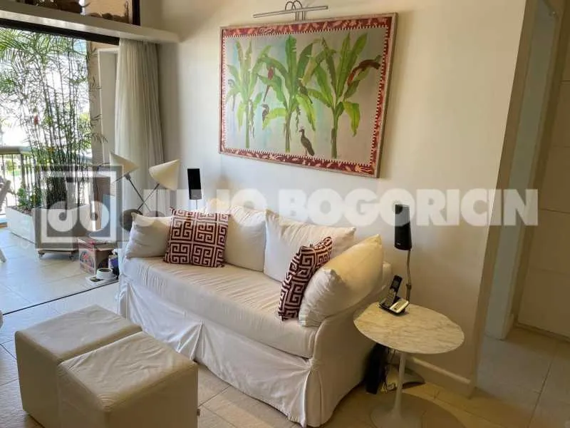 Apartment with balcony and city and mountain views, 1 parking spot