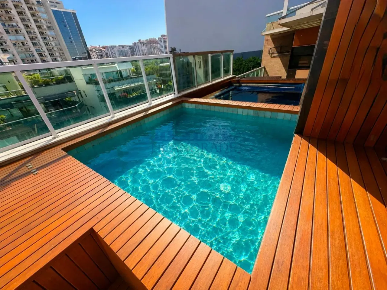 Furnished apartment with 4 bedrooms, 3 bathrooms and a balcony — photo 16