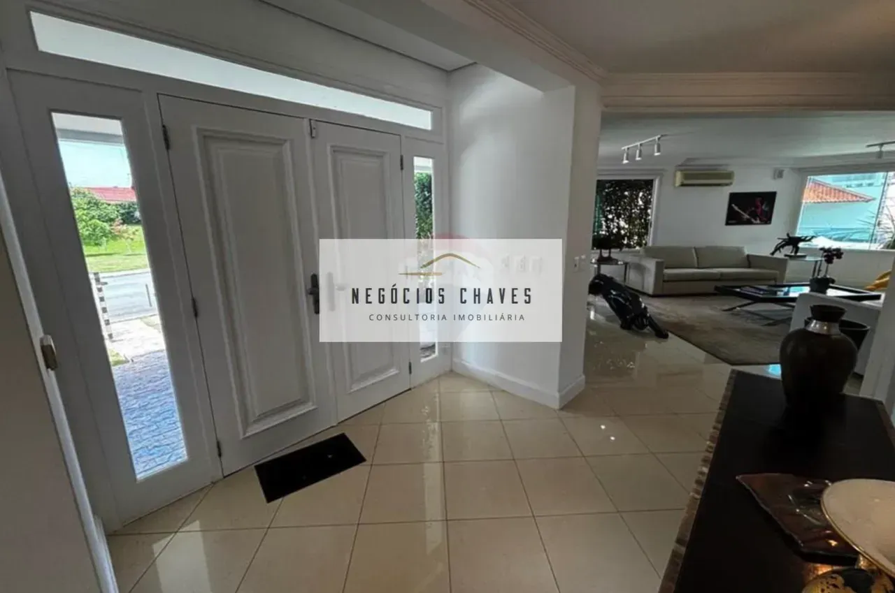 House with 5 bedrooms, 784 m² and separate kitchen — photo 18