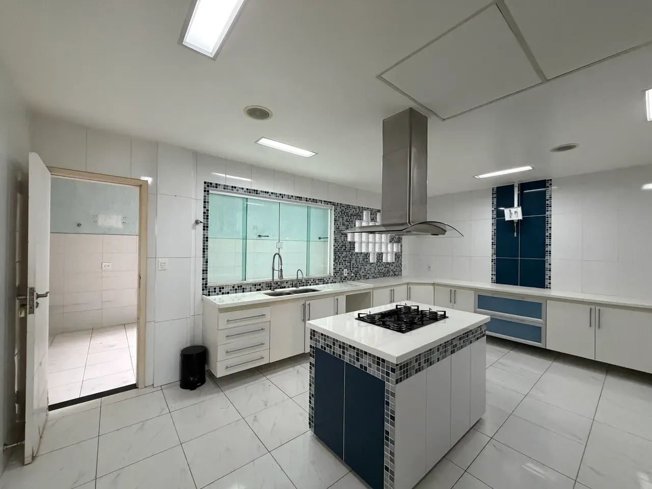 475 m² house with 4 bedrooms and gas open-plan kitchen — photo 12