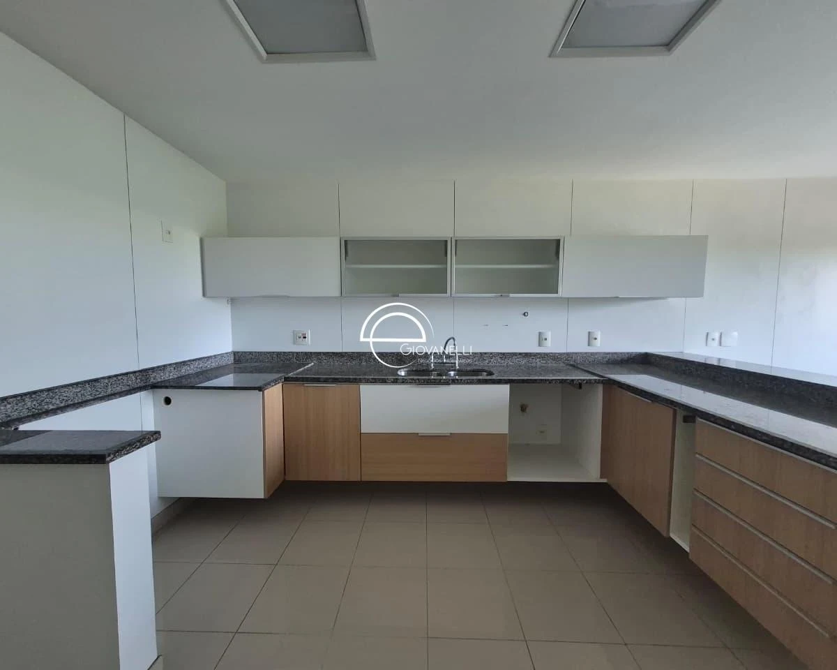 4-bedroom apartment with floor-to-ceiling windows — photo 25