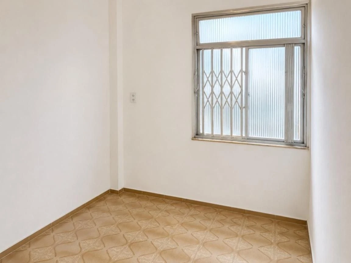 Apartamento com 2 quartos e banheiro com box de vidro — photo 21