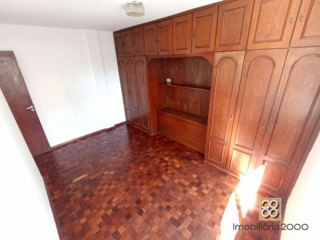 3-bedroom apartment with wood or laminate floors — photo 14