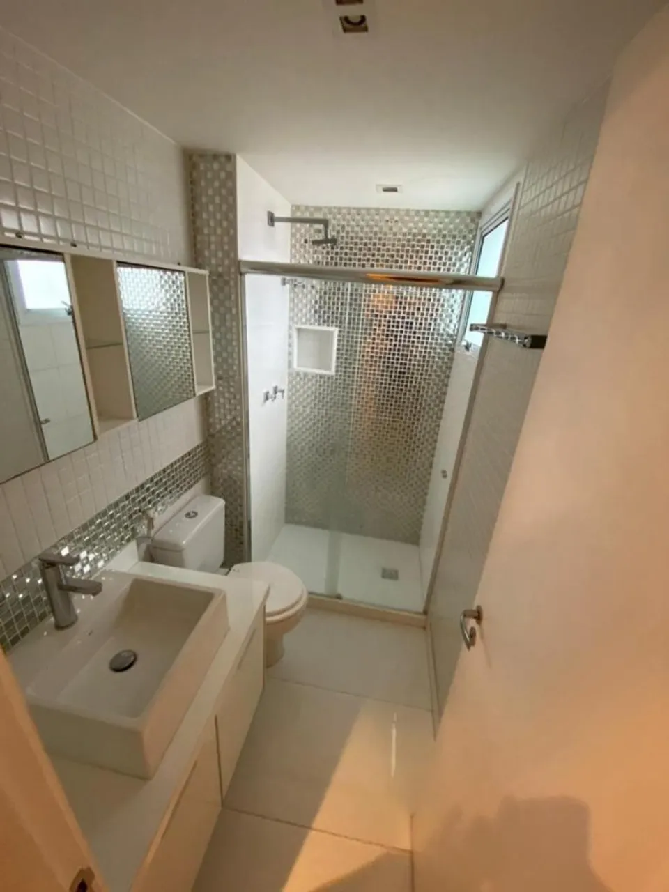 Glass-enclosed balcony in a 3-bedroom apartment, 177 m² — photo 9