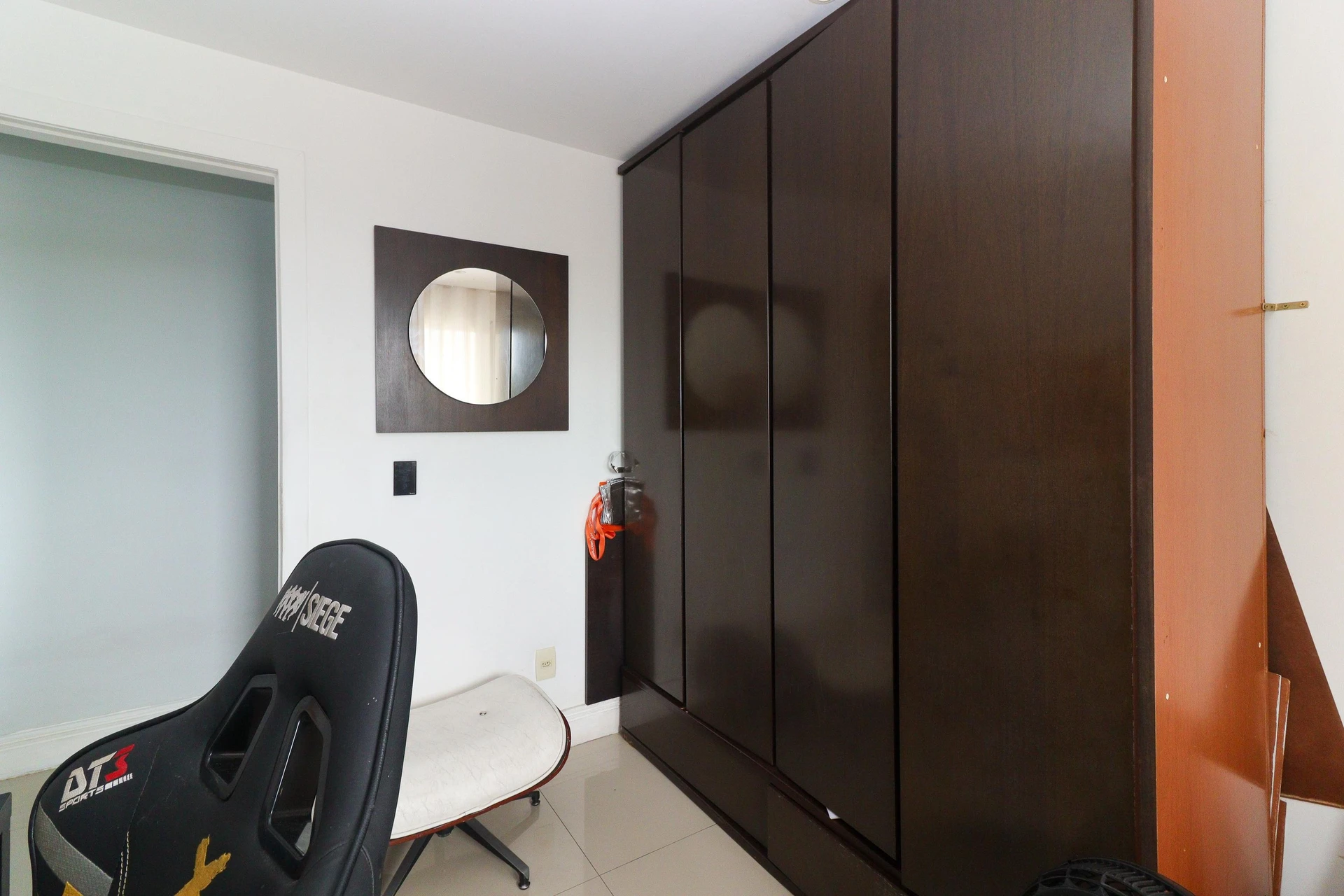 105 m² apartment with a home office and a washing machine — photo 35