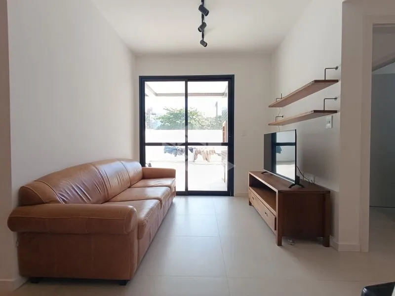 Apartamento amueblado de 2 habitaciones con jardín privado — photo 3