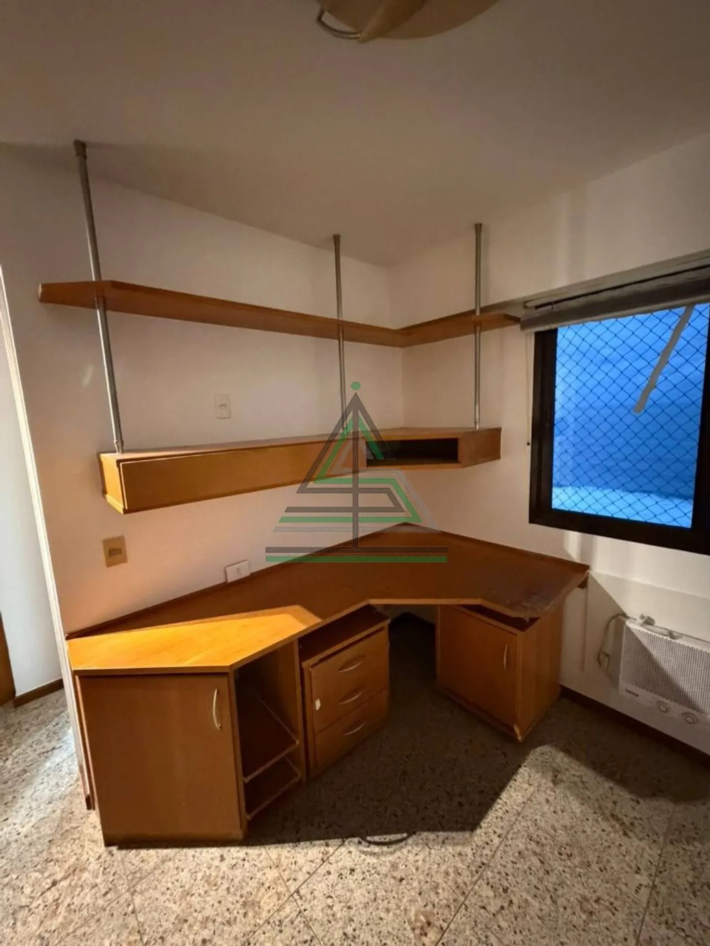 Apartment on the 21st floor with a home office — photo 11