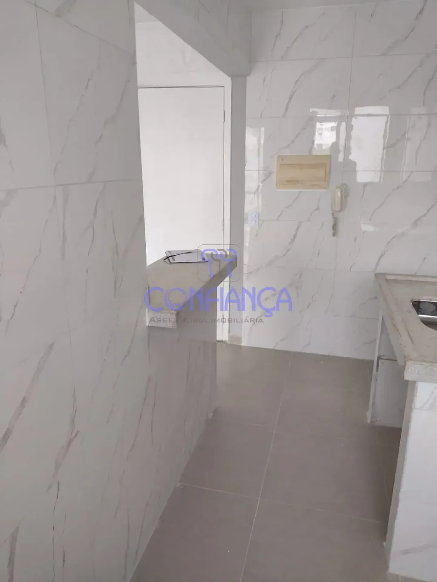 One-bedroom apartment in a building with a pool — photo 5