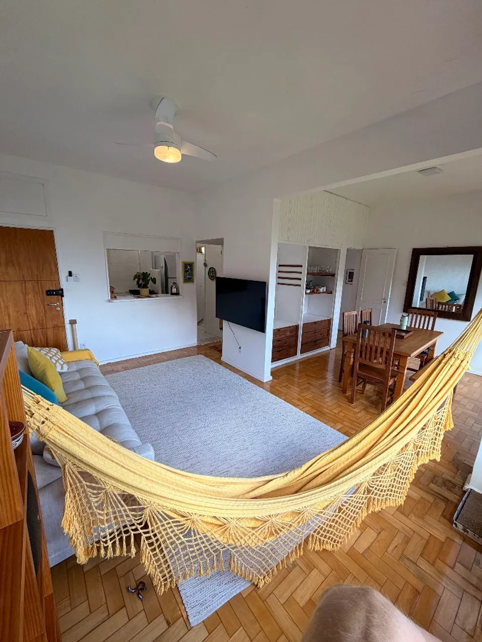 2-bedroom apartment in a building with a gym — photo 5