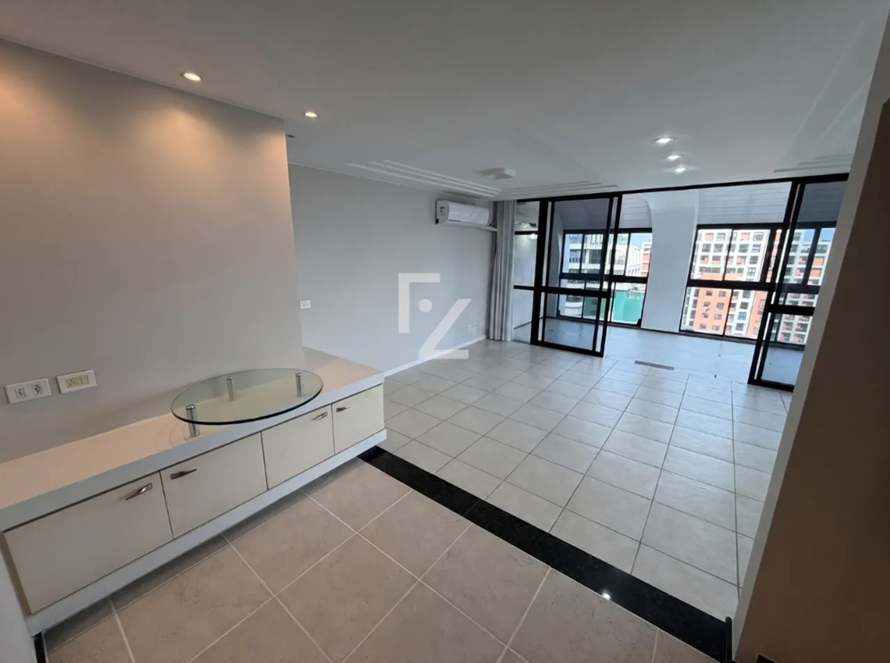 Apartment with 4 bedrooms and 5 bathrooms on the 20th floor — photo 9
