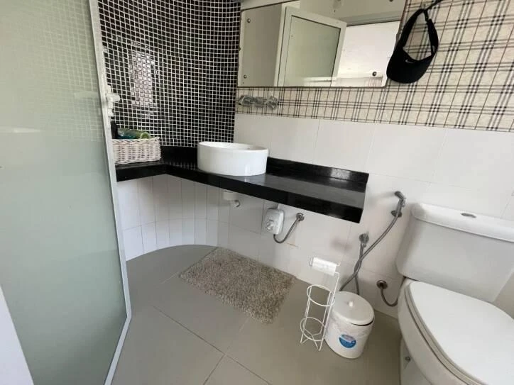 Ventanales de piso a techo y 4 dormitorios: casa de 400 m² — photo 17