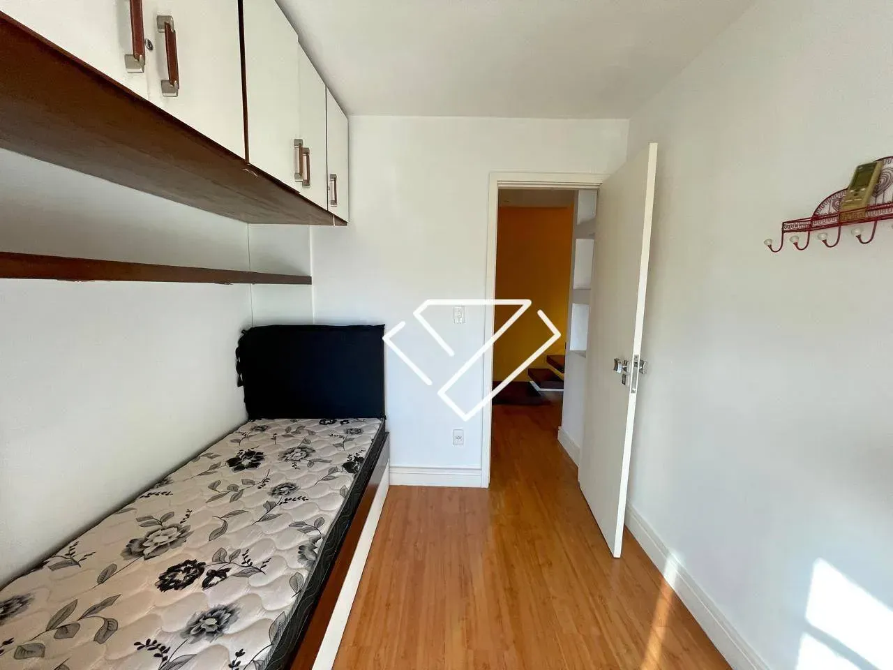 2-bedroom apartment with open-plan kitchen and balcony — photo 13