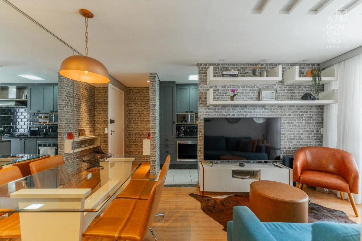 Wood or laminate floors in a 2-bedroom apartment, 60 m² — photo 15