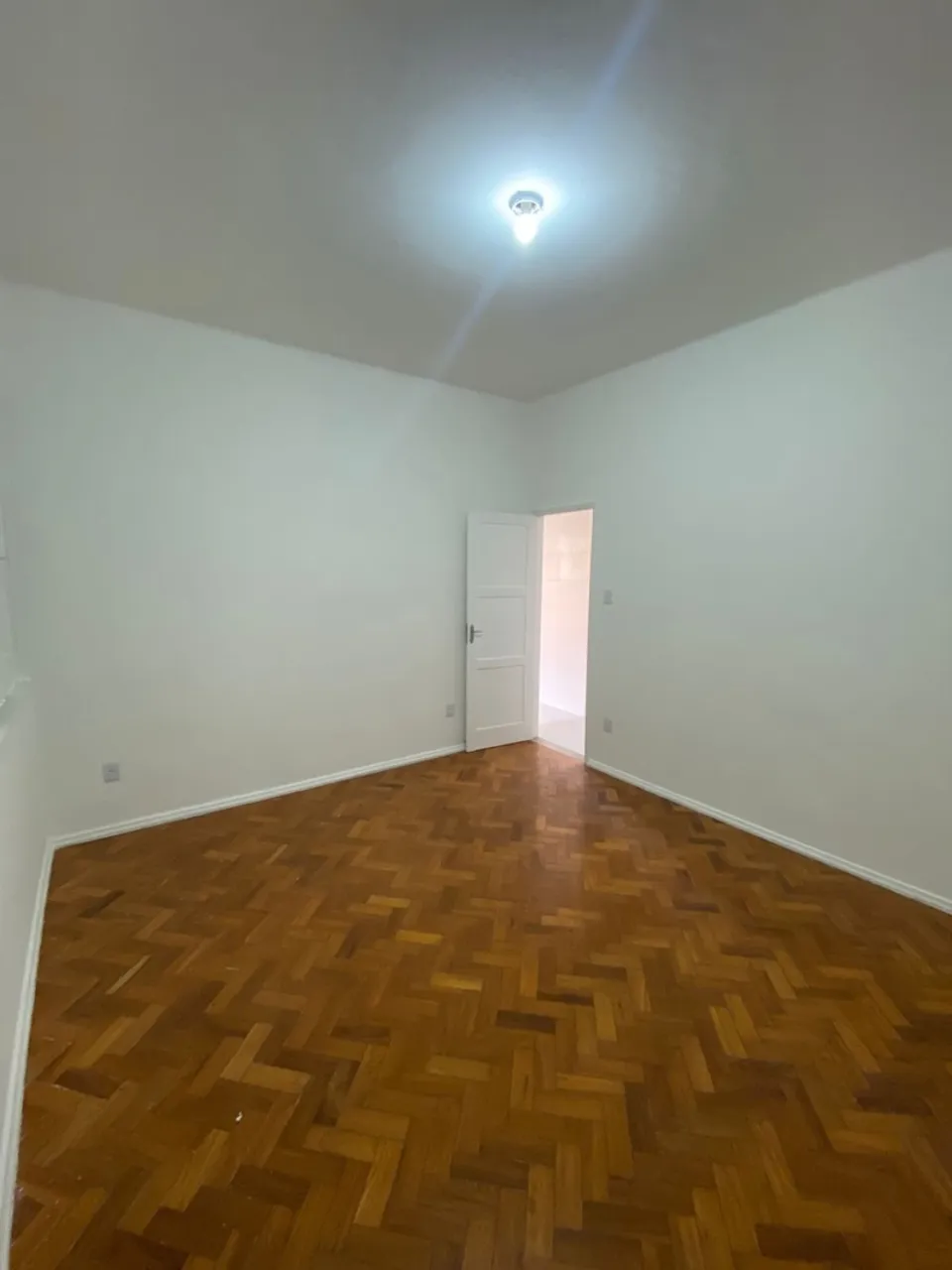 Apartment, 60 m², with wood or laminate floors — photo 2
