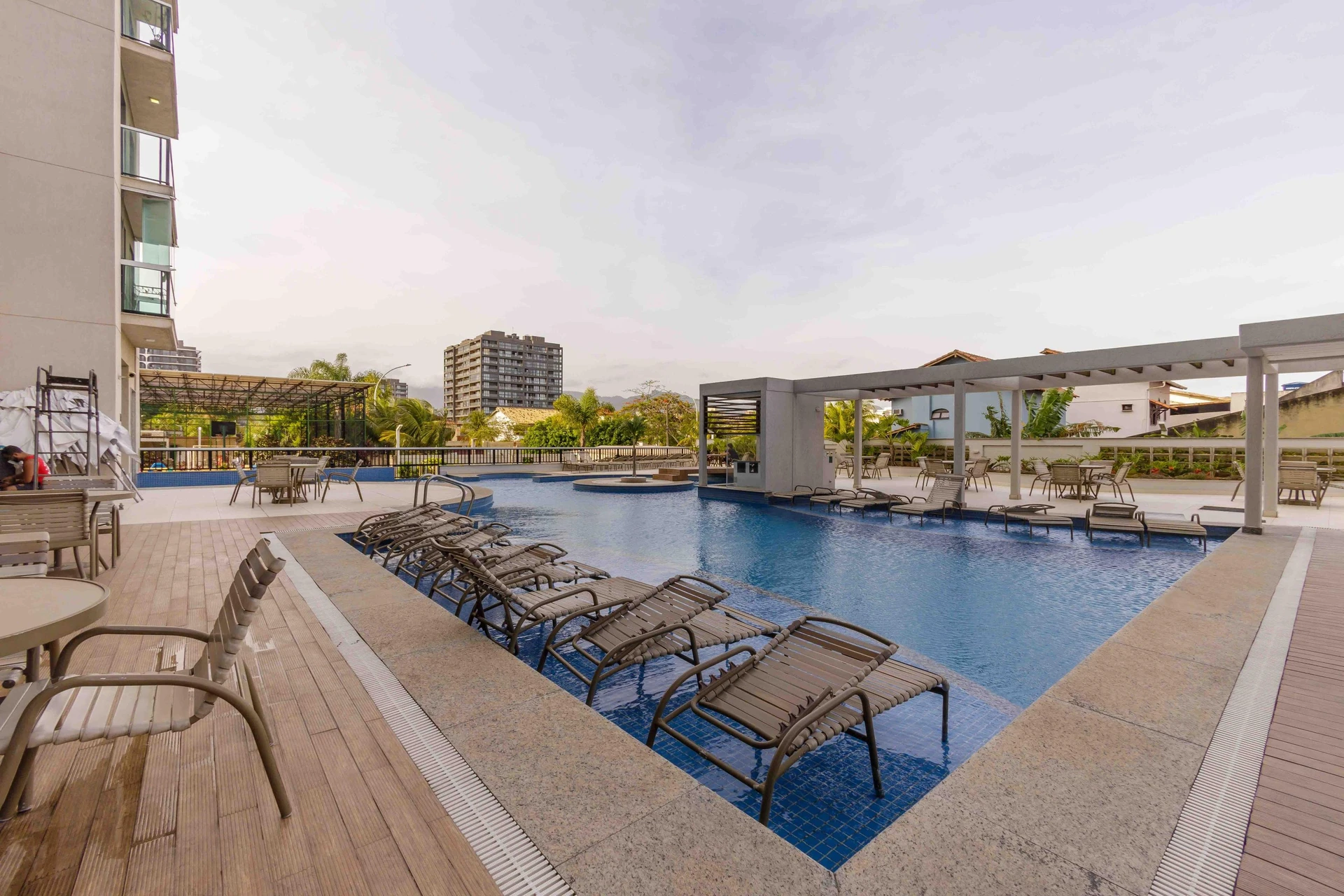 3-bedroom apartment with a grill on the balcony — photo 45