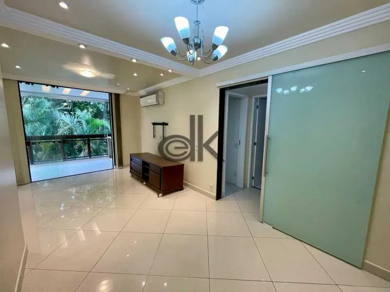 Furnished apartment, 98 m², with a glass-enclosed balcony — photo 11