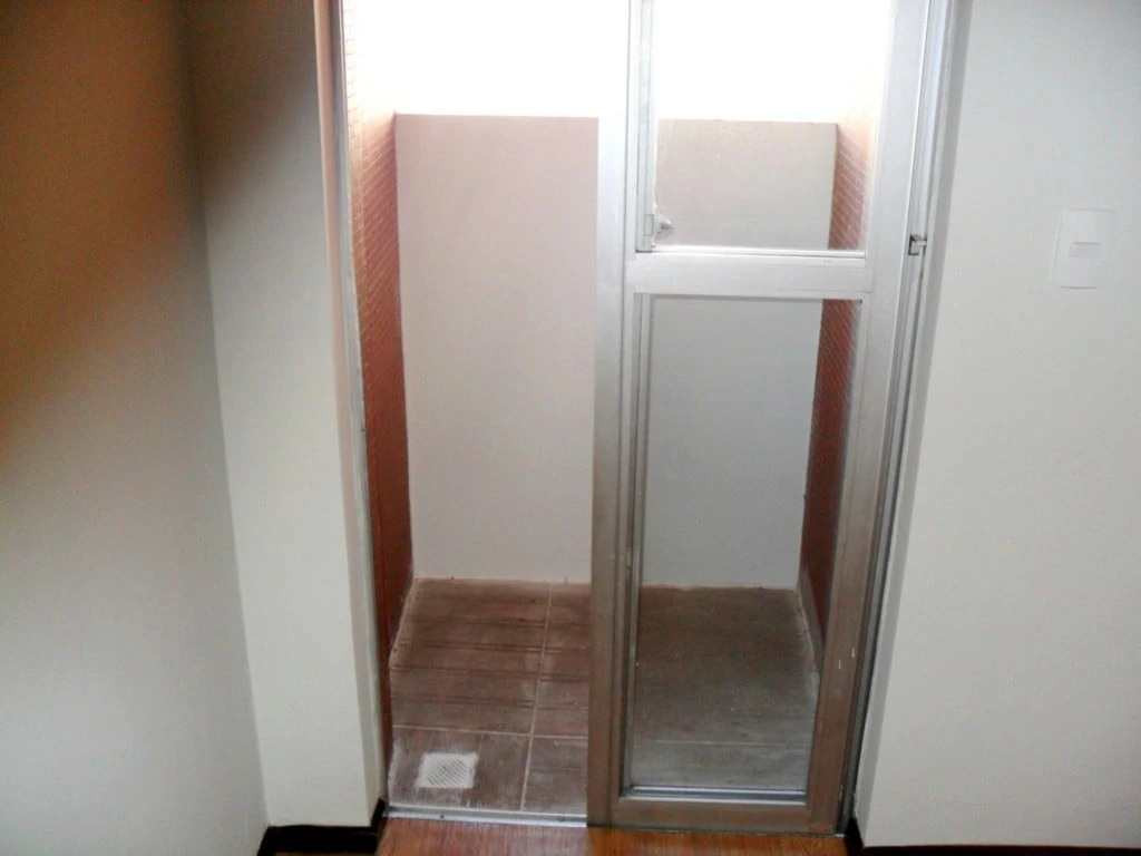 Apartamento com piso de madeira ou laminado, Centro — photo 10