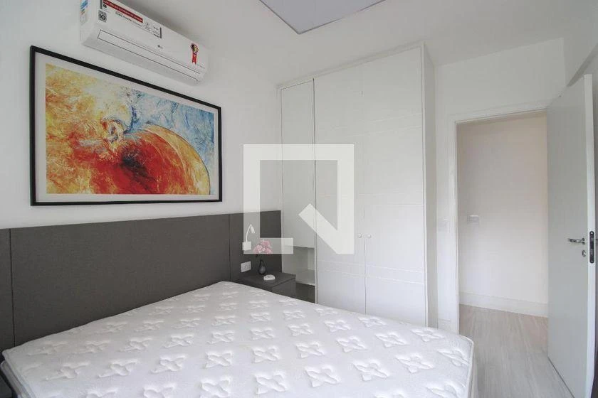 2-bedroom apartment in a building with a gym — photo 4