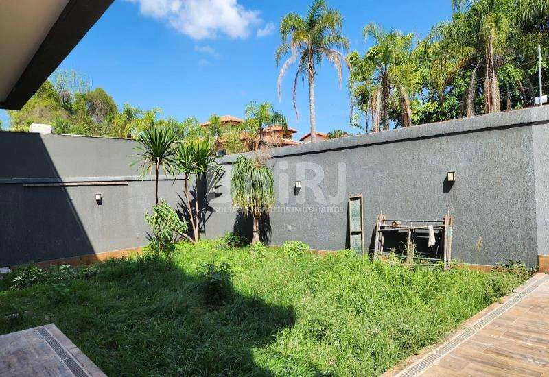 House with 6 bedrooms and 500 m² with 2 parking spaces — photo 27