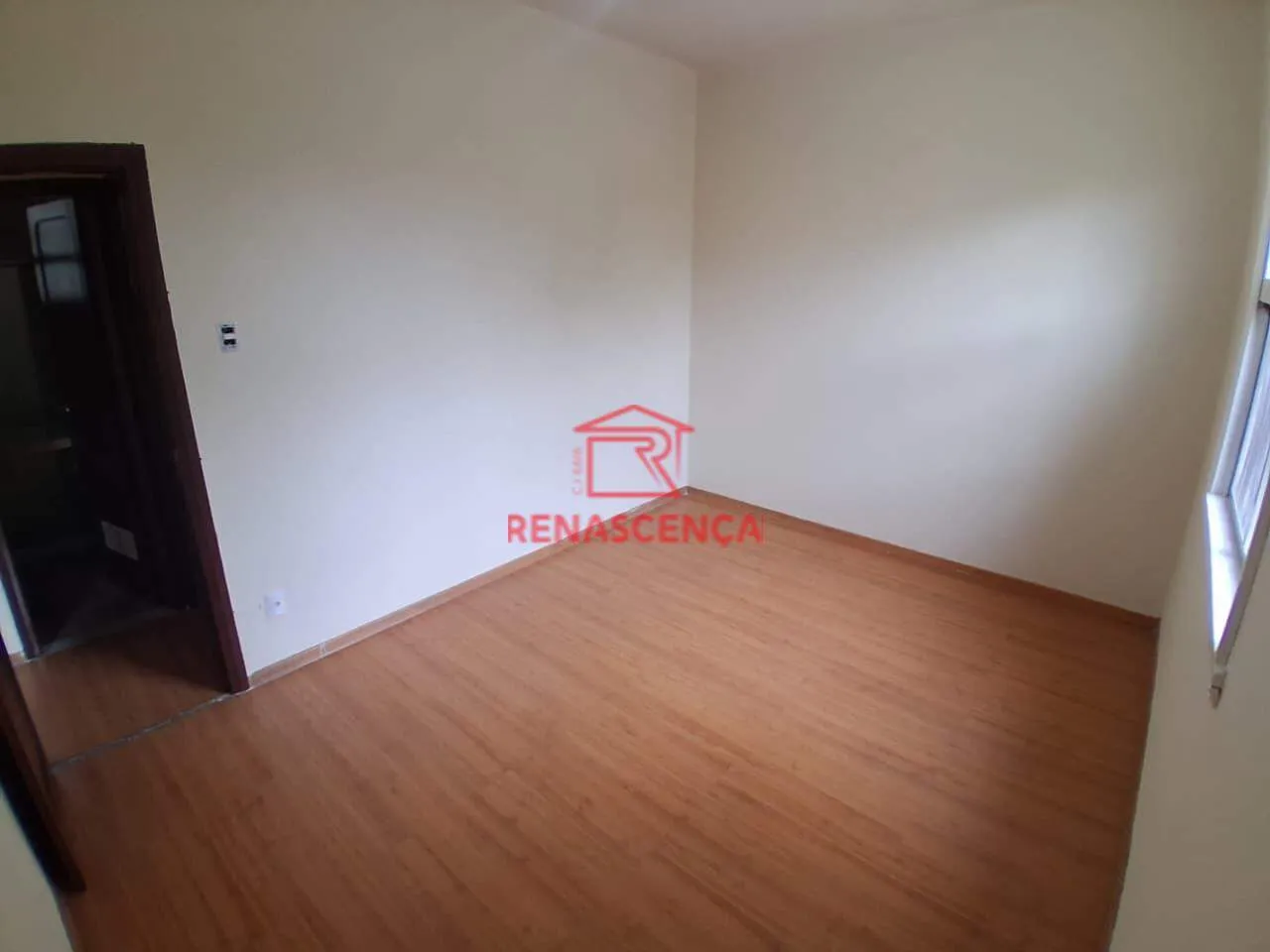 House, 200 m², with wood or laminate floors — photo 21