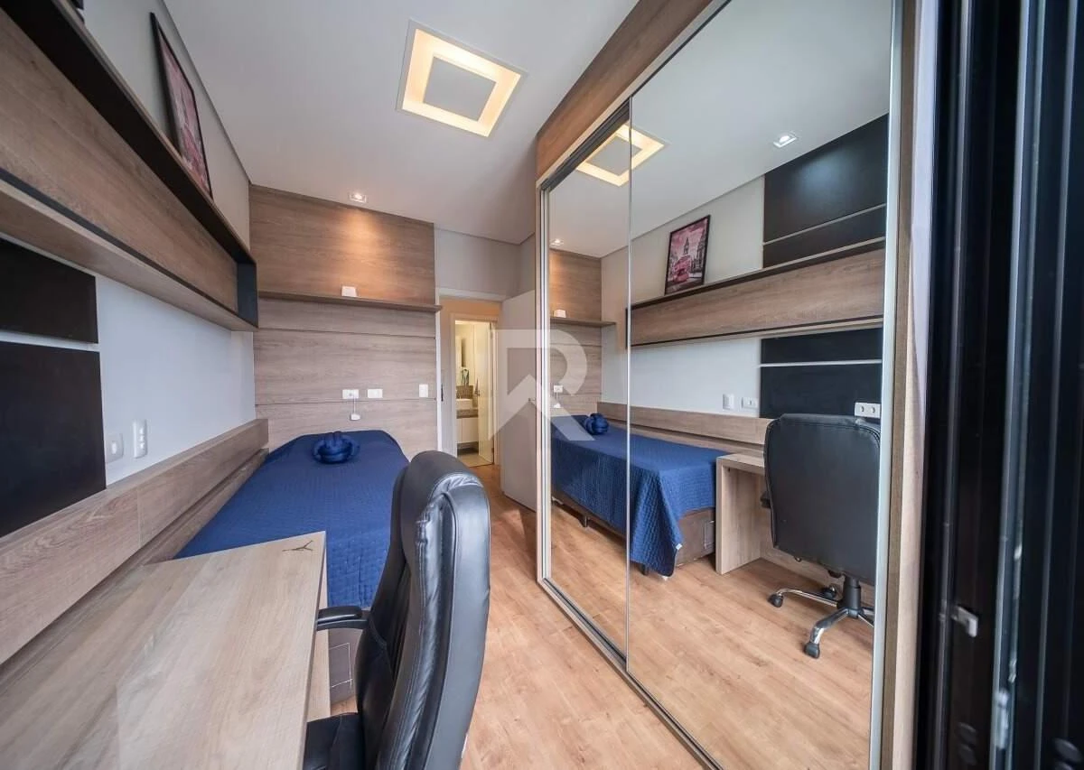 Furnished apartment, 150 m², with a glass-enclosed balcony — photo 42