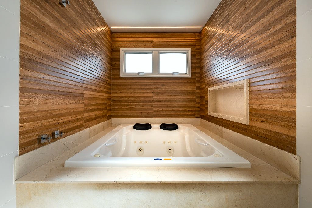 680 m² house with 4 en-suite bedrooms and 7 bathrooms — photo 14
