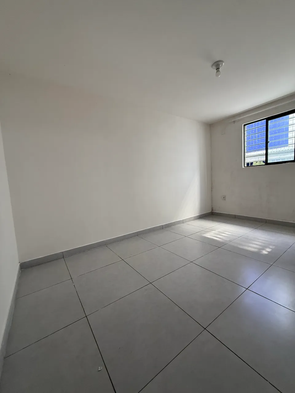 Unfurnished apartment with 2 bedrooms and a balcony — photo 5