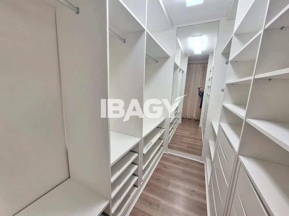 Furnished apartment with 2 en-suite bedrooms and 2 parking — photo 7