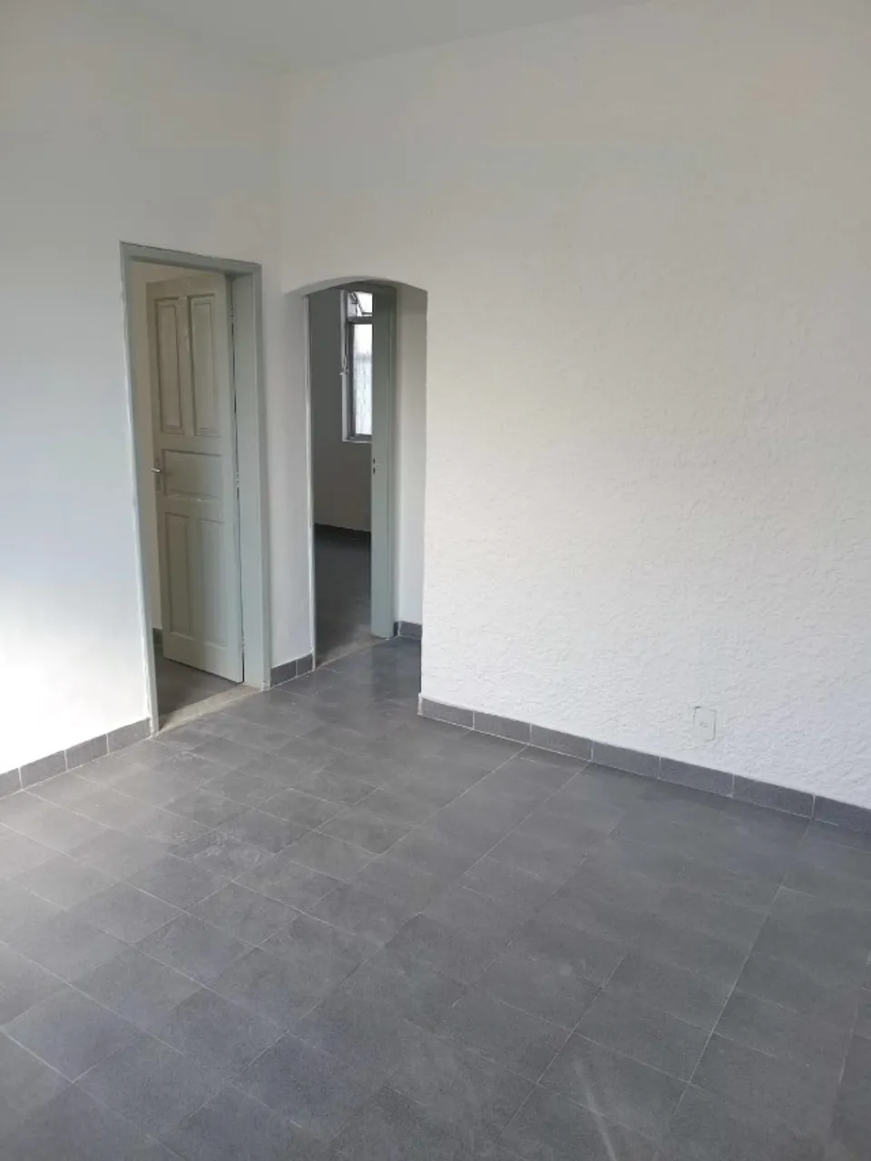 Ground-floor apartment with 2 bedrooms and a closed kitchen