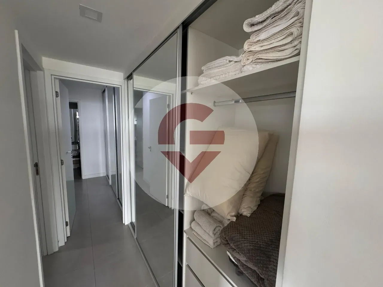 Furnished apartment, 102 m², with a glass-enclosed balcony — photo 11
