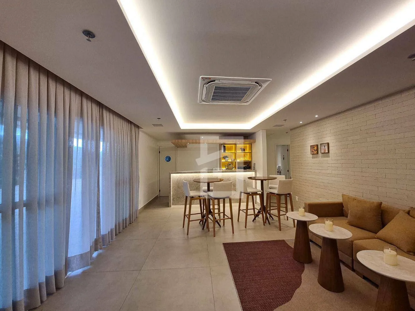 Furnished 235 m² apartment with 4 bedrooms — photo 33